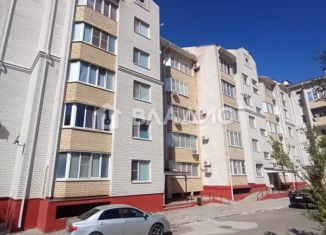 Продаю 2-ком. квартиру, 74.7 м2, Калмыкия, 3-й микрорайон, 9