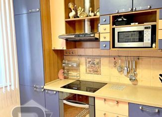 Продажа трехкомнатной квартиры, 86.4 м2, Москва, улица Красного Маяка, 15к5, метро Пражская