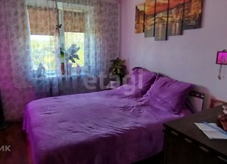 Продаю трехкомнатную квартиру, 58.7 м2, посёлок городского типа Кардымово, улица Ленина, 57