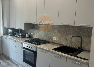 Продажа 1-ком. квартиры, 45 м2, Феодосия, улица Гарнаева, 1