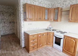 Продаю 2-ком. квартиру, 53 м2, Новокузнецк, улица Братьев Сизых, 10А