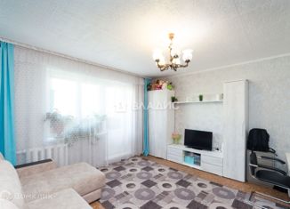 Продается трехкомнатная квартира, 65 м2, Тобольск, 4-й микрорайон, 37