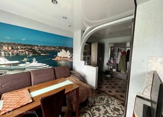 Продаю 4-комнатную квартиру, 58.7 м2, Ачинск, 8-й микрорайон, 3А