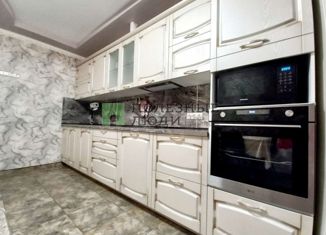 Продаю 3-ком. квартиру, 120 м2, Самара, улица Петра Алабина, 2, жилой район Волгарь