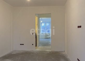 Продается трехкомнатная квартира, 60 м2, Москва, улица Артамонова, 12к2, улица Артамонова