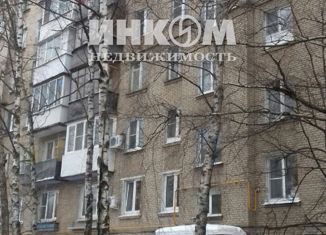 Продам двухкомнатную квартиру, 43.8 м2, Москва, Клязьминская улица, 32, метро Лианозово
