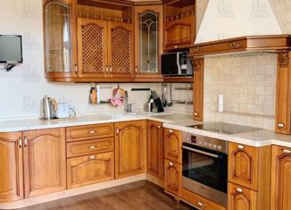 Аренда 2-ком. квартиры, 85 м2, Санкт-Петербург, Петрозаводская улица, 13, Петрозаводская улица