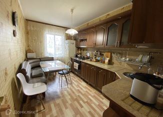 Продается 4-комнатная квартира, 76.6 м2, Ставрополь, улица Чапаева, 5, микрорайон Чапаевка