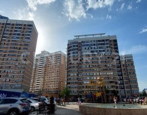 Продаю 2-комнатную квартиру, 95 м2, Краснодар, улица Леонида Лаврова, 8к1ск4, ЖК Империал