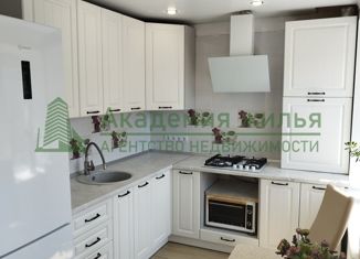 Продаю 4-комнатную квартиру, 65 м2, Энгельс, 2-й микрорайон, 28