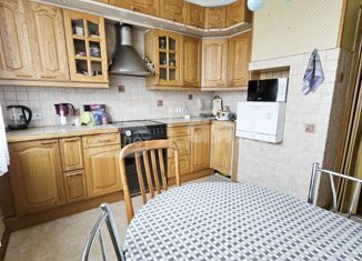Продается двухкомнатная квартира, 58.9 м2, Москва, улица Декабристов, 10к1, улица Декабристов