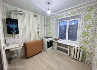 Продаю двухкомнатную квартиру, 45 м2, Оренбург, улица Хакимова, 110, Центральный район