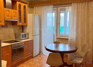 Сдается в аренду 1-комнатная квартира, 50 м2, Москва, улица Маршала Чуйкова, 12, улица Маршала Чуйкова
