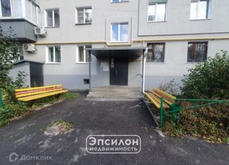 Продается трехкомнатная квартира, 55 м2, Курск, улица Маяковского, 93А/4