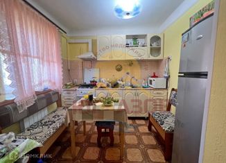 Продается 2-ком. квартира, 46 м2, Темрюк, улица Кати Виноградовой, 4