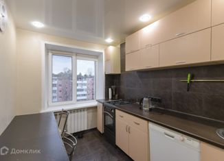 Продается 4-комнатная квартира, 68 м2, поселок Рассвет, Институтская улица, 12