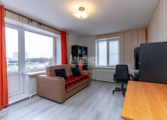 Продаю 2-ком. квартиру, 42.8 м2, Санкт-Петербург, улица Ленсовета, 81, улица Ленсовета