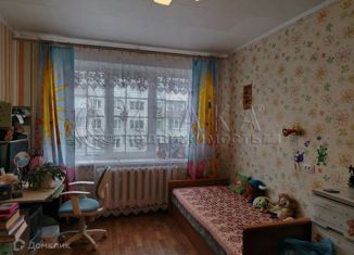 Продается двухкомнатная квартира, 54.3 м2, Ленинградская область, посёлок Володарское, 4