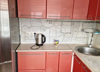 Продам 2-ком. квартиру, 42 м2, Нижний Новгород, улица Лескова, 22, метро Парк Культуры