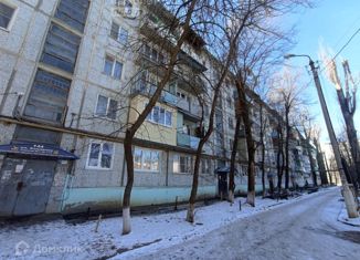 Трехкомнатная квартира на продажу, 72 м2, Астрахань, улица Космонавта Комарова, 144