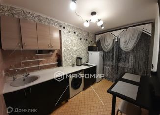 Продается четырехкомнатная квартира, 61 м2, Новосибирск, улица Бориса Богаткова, 258, метро Золотая Нива