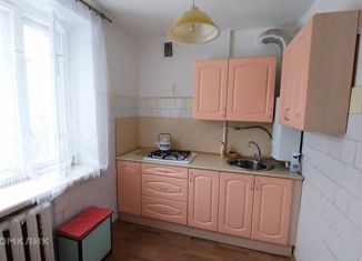 Сдам 3-комнатную квартиру, 75 м2, Петергоф, улица Путешественника Козлова, 3