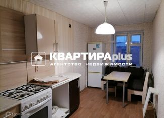 Продаю 4-ком. квартиру, 74.9 м2, Невьянск, улица Матвеева, 40