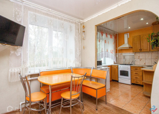 Продаю четырехкомнатную квартиру, 61 м2, Ульяновск, улица Аблукова, 33, Засвияжский район
