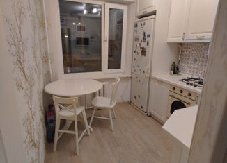 Продажа 2-комнатной квартиры, 38 м2, Москва, улица Миклухо-Маклая, 65к1, метро Беляево