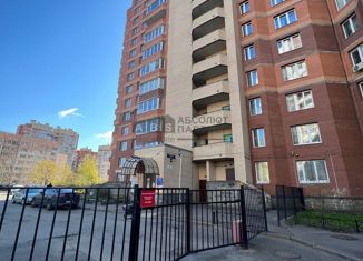 Сдаю в аренду трехкомнатную квартиру, 95 м2, Санкт-Петербург, Бухарестская улица, 118к3