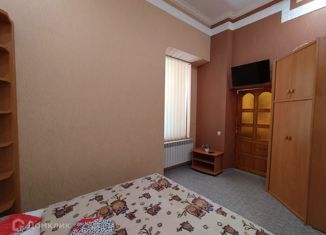 Сдача в аренду 1-ком. квартиры, 28 м2, Евпатория, улица Революции, 39