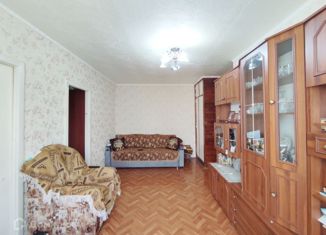 Продаю 4-комнатную квартиру, 62 м2, Волгоградская область, проспект Дружбы, 1