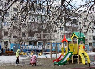 Продается 4-комнатная квартира, 76.1 м2, Курган, улица Перова, 10, район Рябково