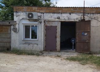 Продается гараж, 110 м2, посёлок городского типа Черноморское, улица Кирова