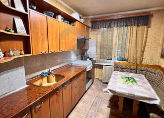 Продается 2-ком. квартира, 55 м2, Краснодар, улица Думенко, 6, улица Думенко