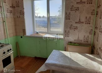 Сдается в аренду четырехкомнатная квартира, 61.8 м2, Чебаркуль, улица Каширина, 27