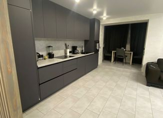 Продам четырехкомнатную квартиру, 81 м2, Алапаевск, улица Орджоникидзе, 4