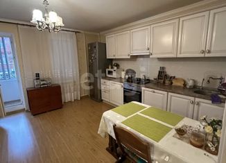 Продам 4-ком. квартиру, 75 м2, Темрюк, улица Чернышевского, 53