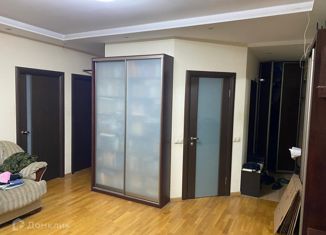 Продам 4-комнатную квартиру, 74 м2, Москва, улица Толбухина, 13к1, станция Немчиновка