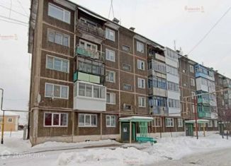 Продается трехкомнатная квартира, 60 м2, Артёмовский, улица Достоевского, 2А