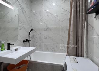 Продаю 3-ком. квартиру, 76 м2, Челябинск, улица Петра Сумина, 4