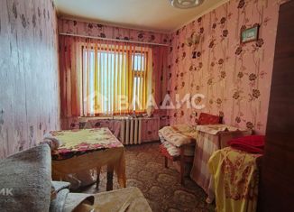 Продажа четырехкомнатной квартиры, 60 м2, Балаково, Минская улица, 65А