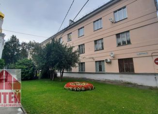 Продам 1-ком. квартиру, 88.5 м2, Нижний Новгород, улица Короленко, 12, улица Короленко