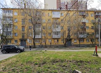 Продается 2-комнатная квартира, 42.7 м2, Екатеринбург, улица Победы, 5, метро Машиностроителей