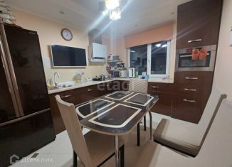 Продам 4-ком. квартиру, 74.7 м2, Тюменская область, улица Дружбы Народов, 12