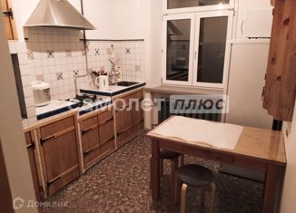 Продаю 2-ком. квартиру, 60 м2, Москва, улица Амундсена, 1к2, улица Амундсена