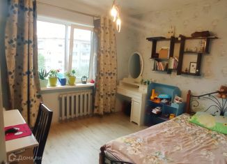 Продается трехкомнатная квартира, 64 м2, поселок Береговой, улица Бабкина, 2