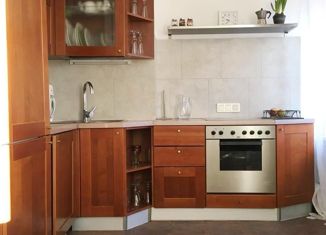 Продаю 2-ком. квартиру, 67 м2, Санкт-Петербург, Бумажная улица, 22к2, метро Нарвская