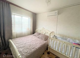 Продаю 4-комнатную квартиру, 98 м2, село Варваровка, улица Шаумяна, 57
