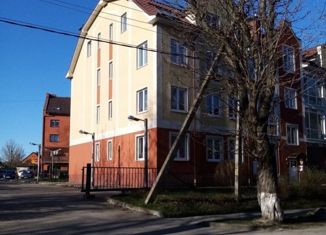 Продам четырехкомнатную квартиру, 93 м2, Калининградская область, Комсомольская улица, 81